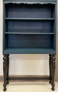 Cabinet with legs